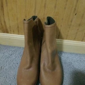 Clarks Women's Tan Leather Sapphire Vesta Bootie 8M